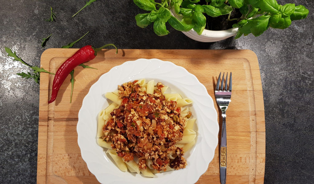 Penne-mit-Tomaten-Tofu-Sauce_vegan_Rezept_Diaetologie-Eberharter