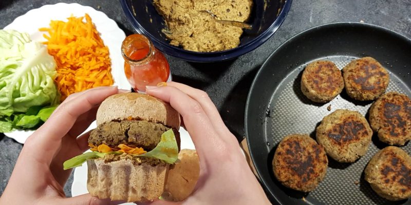 Veganer-Burger-mit-Linsen_Diaetologie-Eberharter