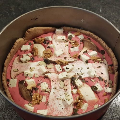 Rote-Rueben-Pilz-Quiche-mit-Vogerlsalat_vor-dem-Backen_Diaetologie-Eberharter