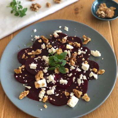 Rote Rüben Carpaccio mit Feta und Walnüssen